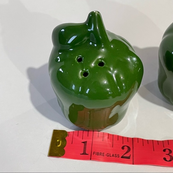 Vintage Green Bell Pepper Salt And Pepper Shakers Shaker Set Vtg Kitchen - Picture 5 of 6
